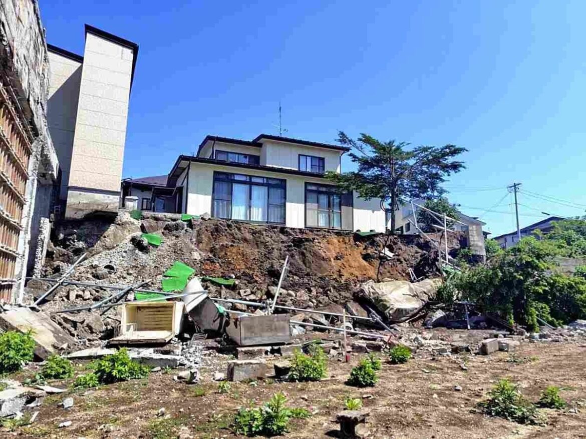 Ten sustain minor injuries in M5.6 quake near Japan’s Mt. Fuji Ten sustain minor injuries in M5.6 quake near Japan's Mt. Fuji