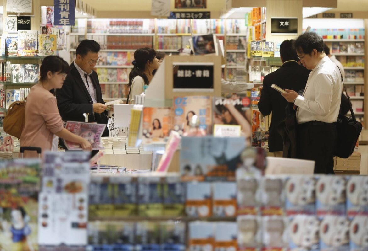Number of bookstores in Japan drops below 10,000 for the first time