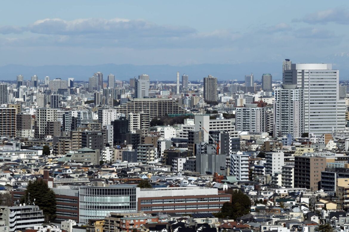 Japanese insurers sold domestic superlong bonds as yields soared Japanese insurers sold domestic superlong bonds as yields soared
