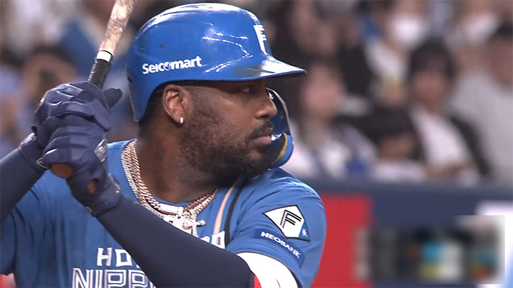 Hokkaido Nippon-Ham who still have a chance to win the interleague series for the first time in 19 years, are keeping an eye on Reyes, who has a batting average of .475 in June | Pacific League Hokkaido Nippon-Ham Fighters player Reyes © Pacific League TV