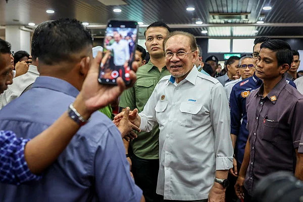 Anwar Ibrahim to visit Japan for three-day official trip Anwar Ibrahim to visit Japan for three-day official trip