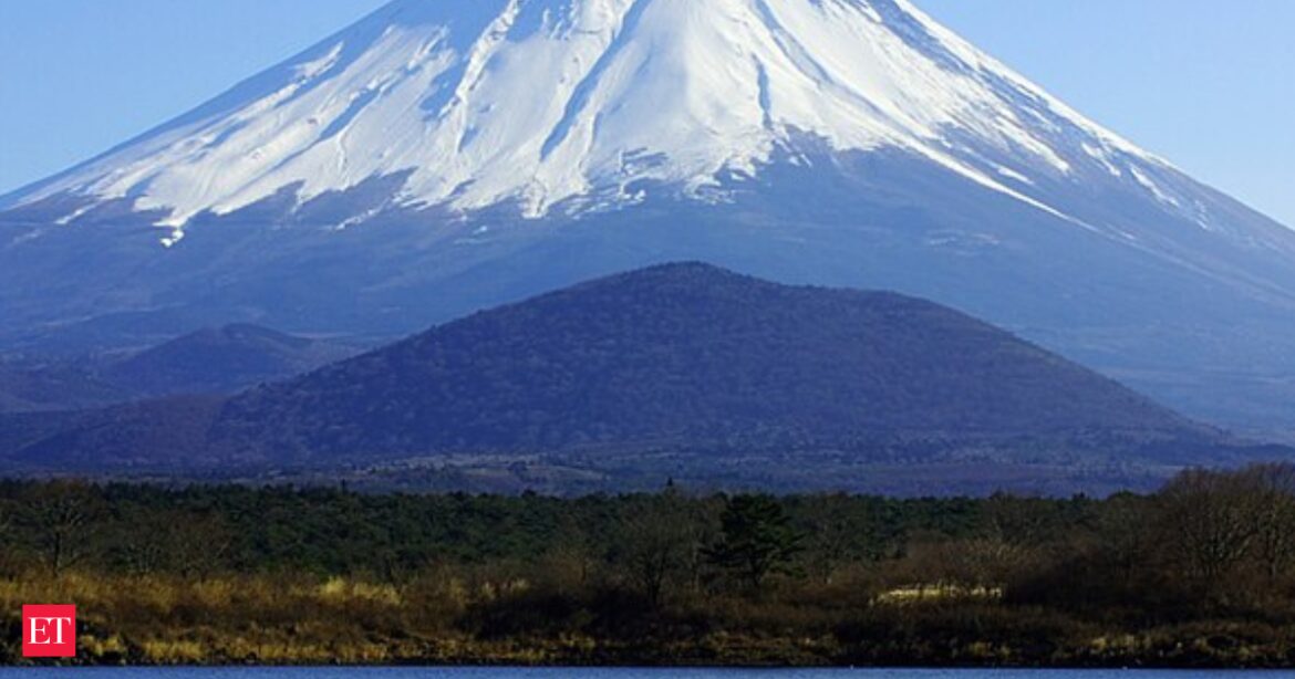 A volcano that grows taller in the rain? Mount Fuji has been hiding a geological secret A volcano that grows taller in the rain? Mount Fuji has been hiding a geological secret