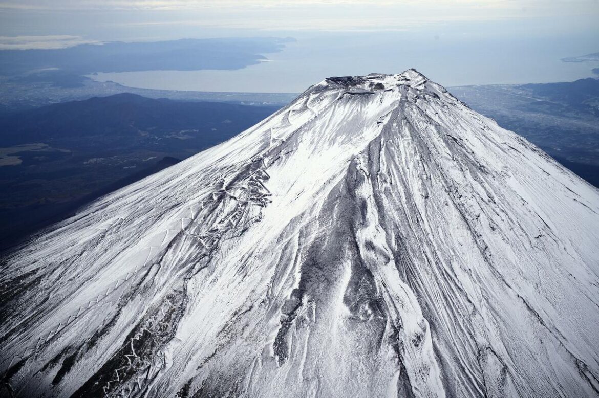 Record 3,623 people stranded on Japan mountains in 2025
