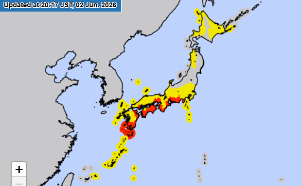 JMA has issued heavy rains and flood alerts (in red) for a large part of coastal areas across southern and central Japan. Over half the country remains under rainfall and thunderstorm alerts (yellow).