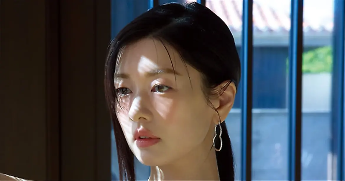Jung So-min radiates elegance in Okinawa photoshoot Jung So-min radiates elegance in Okinawa photoshoot