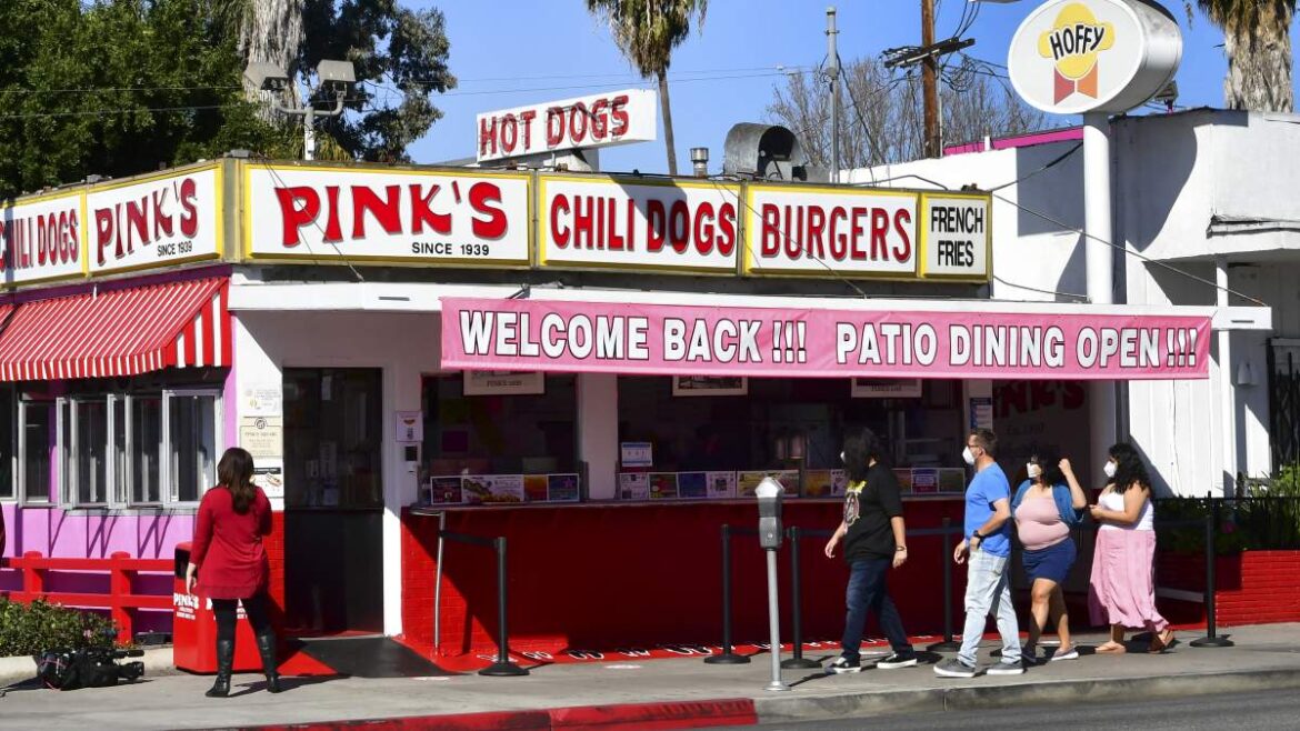 L.A. Landmark Pink’s Hot Dogs Opening Japan Restaurant L.A. Landmark Pink's Hot Dogs Opening Japan Restaurant