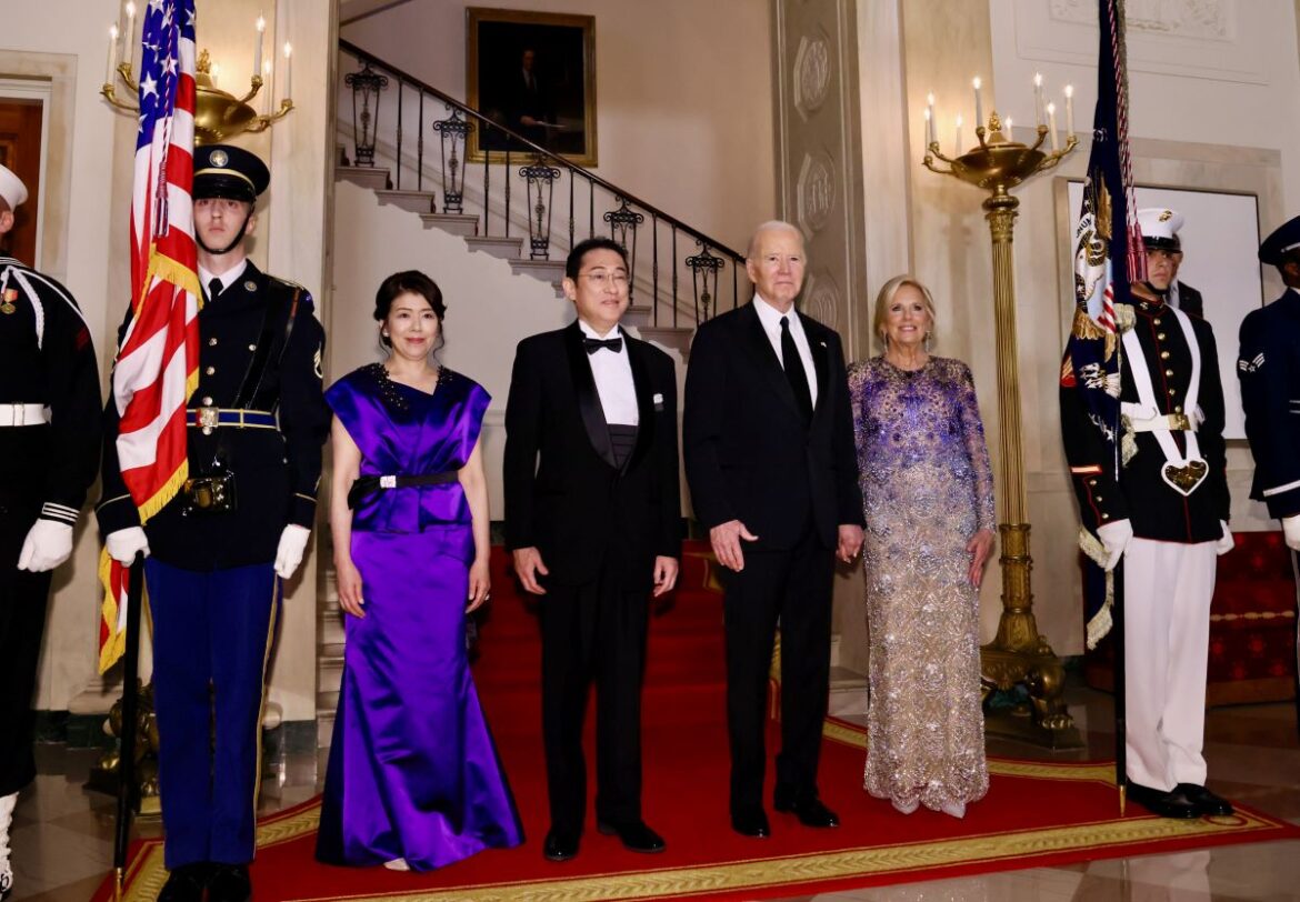 Who Attended the State Banquet with Japan’s Prime Minister in Washington? State Dinner two leaders wives Kantei 2 rs