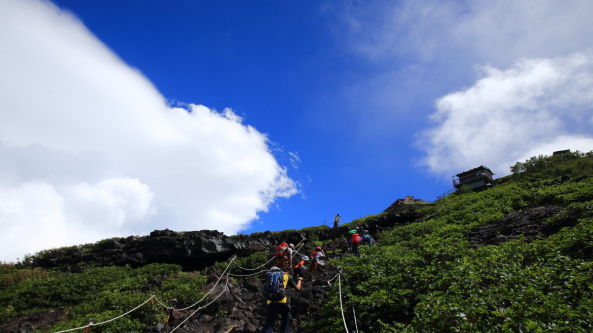 7 Year Old Left Alone On Mount Fuji By Father