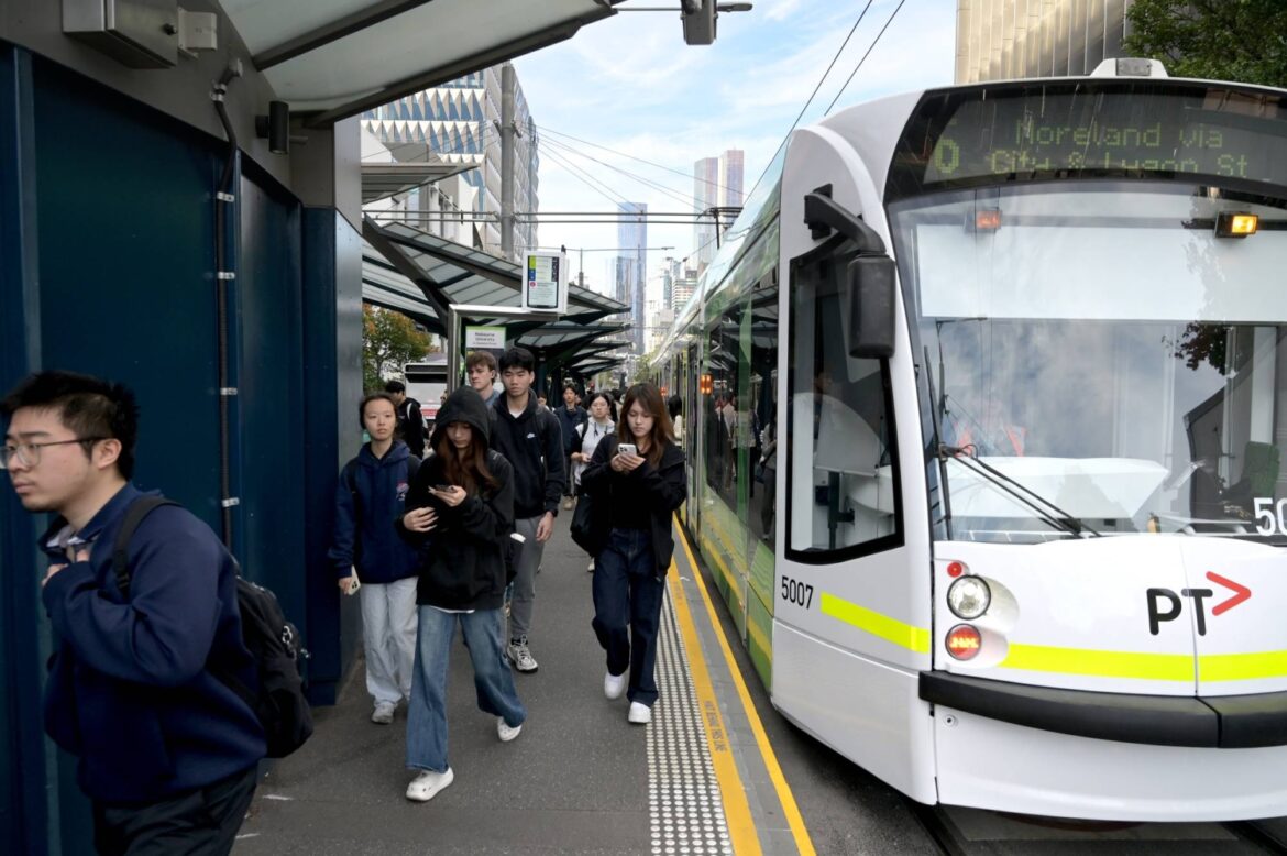 Young Japanese anxious as Australia slows working holiday visa processing time Young Japanese anxious as Australia slows working holiday visa processing time