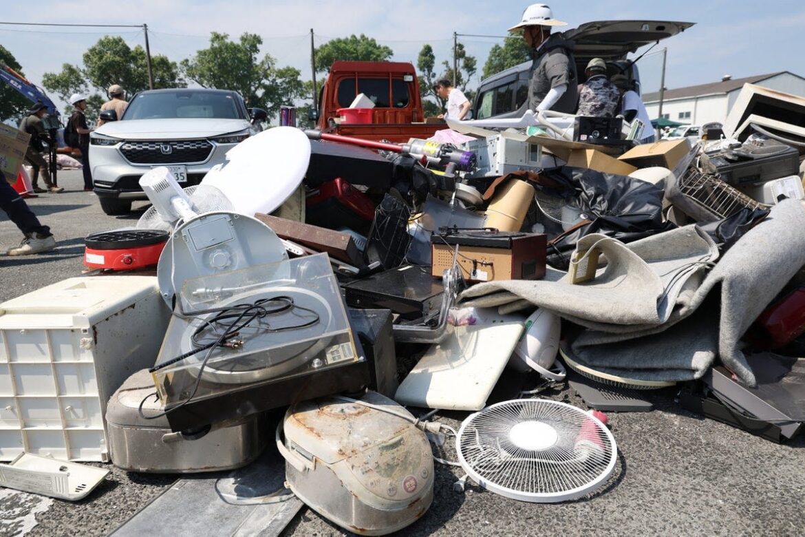 Claims of ‘man-made earthquake’ take over Japanese internet after Kumamoto disaster kills 38 Claims of ‘man-made earthquake’ take over Japanese internet after Kumamoto disaster kills 38