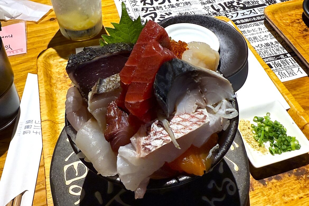 Hokkaido’s Prized Seafood Grows Scarce as Catches Plunge A kaisendon bowl being sold in Hokkaido. Not directly related to the article. Provided by a reader. - Seoul Economic Daily International News from South Korea