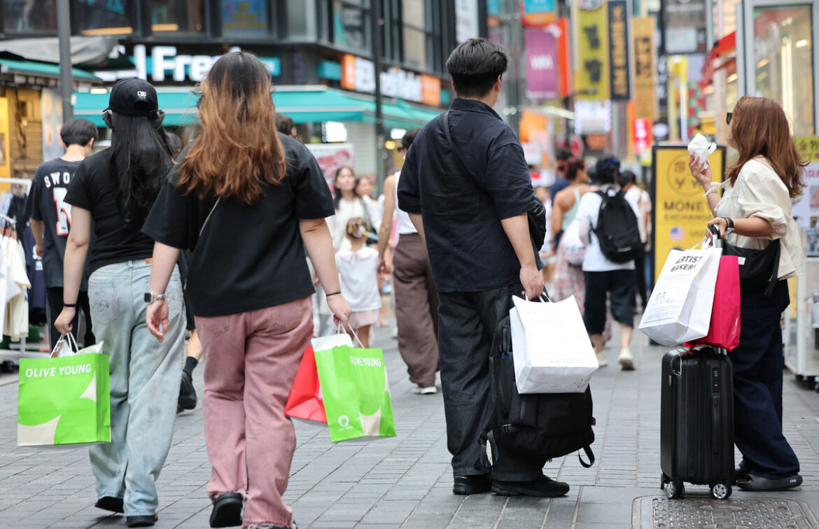 Korea Tops Japanese Travel Destinations, Doubling U.S. Share Foreign tourists in Seoul's Myeong-dong district. Yonhap News - Seoul Economic Daily Culture News from South Korea