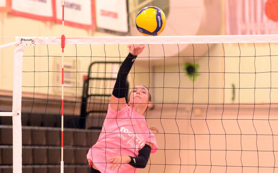 Kayden Hammac taps the ball over.