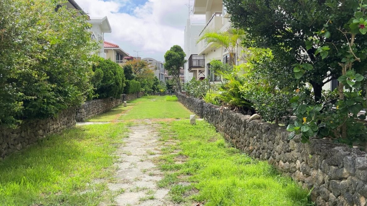 Walking the Backstreets of Naha, Okinawa | Local Neighborhoods 4K, No Talking Walking the Backstreets of Naha, Okinawa | Local Neighborhoods 4K, No Talking