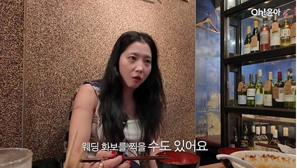 Oh Yoon-ah, surprises with a plan just one year after remarrying… “Could even shoot a wedding photo shoot” on a trip to Japan with her husband Oh Yoon-ah, surprises with a plan just one year after remarrying... "Could even shoot a wedding photo shoot" on a trip to Japan with her husband