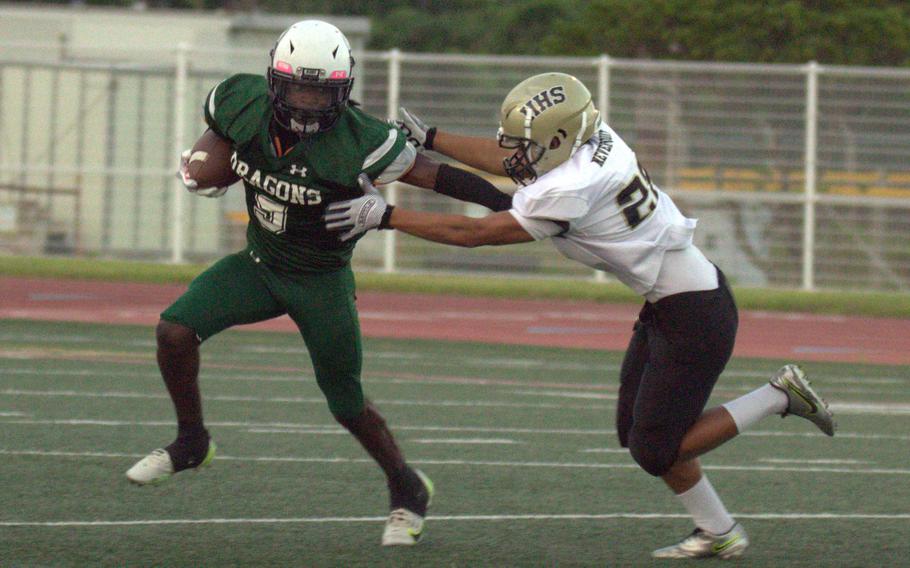 Keyonte Lopez tries to shake a tackler.