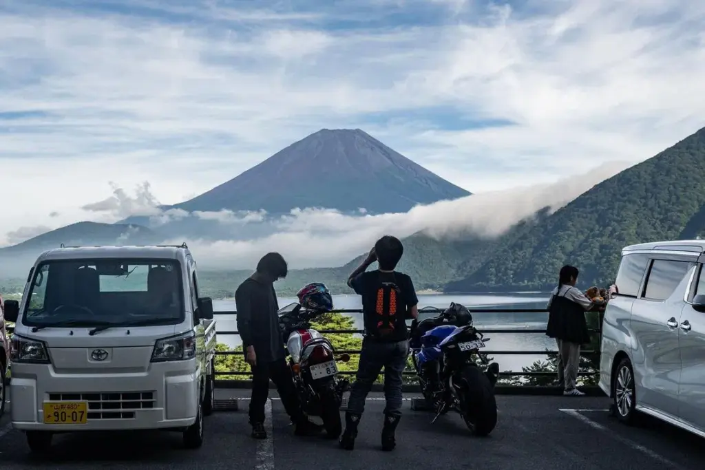 Japan’s Yamanashi eyes September 2027 start for helicopter rescue fees in Mount Fuji’s off-season A rescue fee of 8,000 yen (S$66) per five minutes already introduced in another prefecture will be used as a reference.