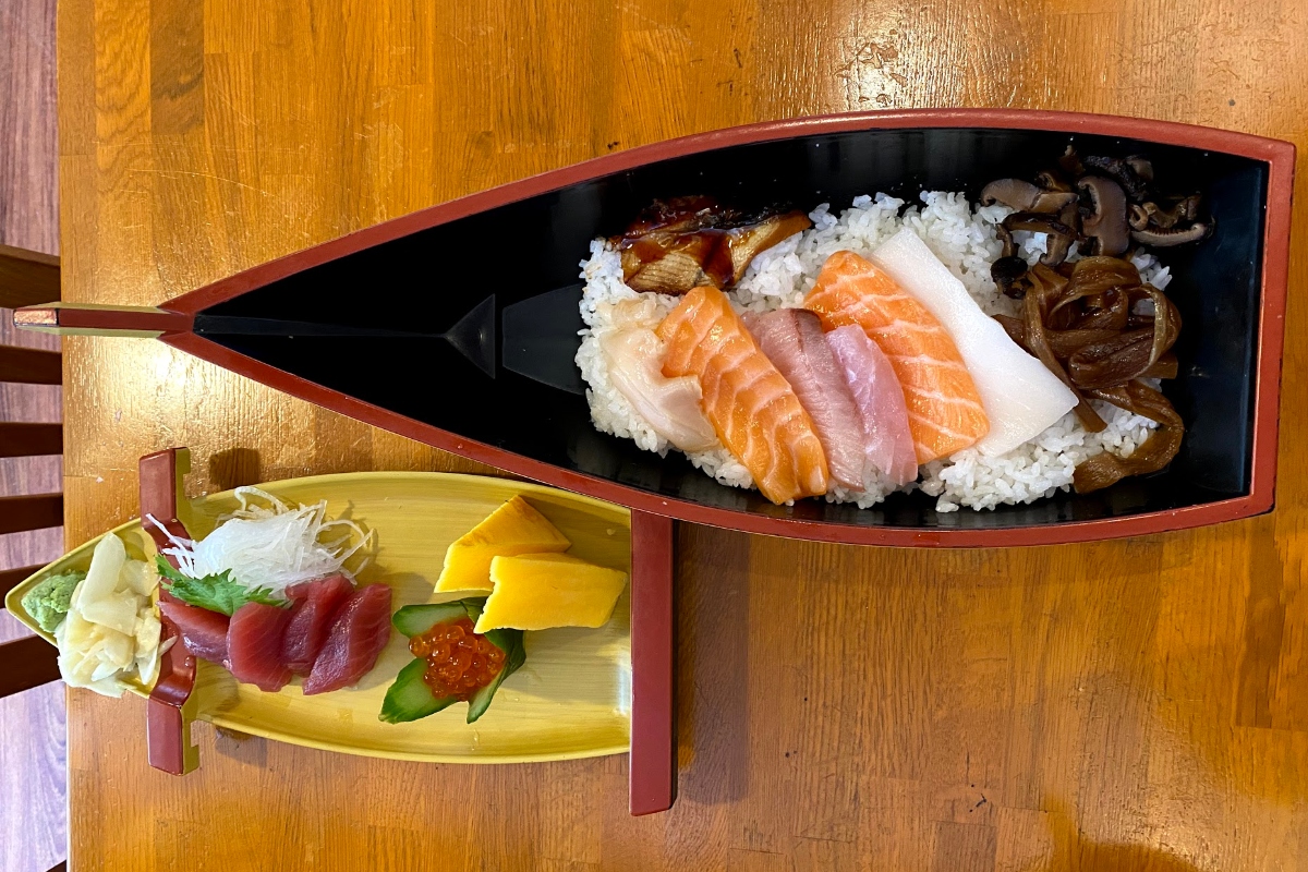 Chirashi at Maneki Neko