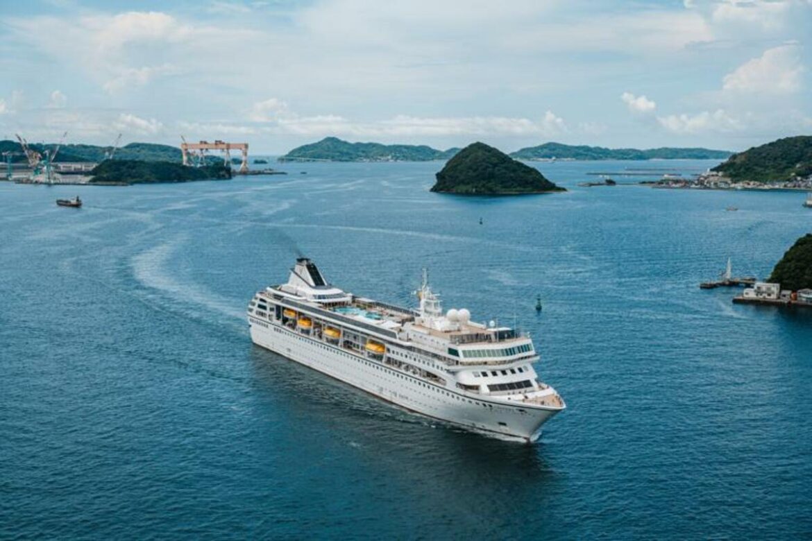 A US cruise ship ends a global voyage in Asia due to fuel costs and 200 passengers lose their homes A US cruise ship ends a global voyage in Asia due to fuel costs and 200 passengers lose their homes