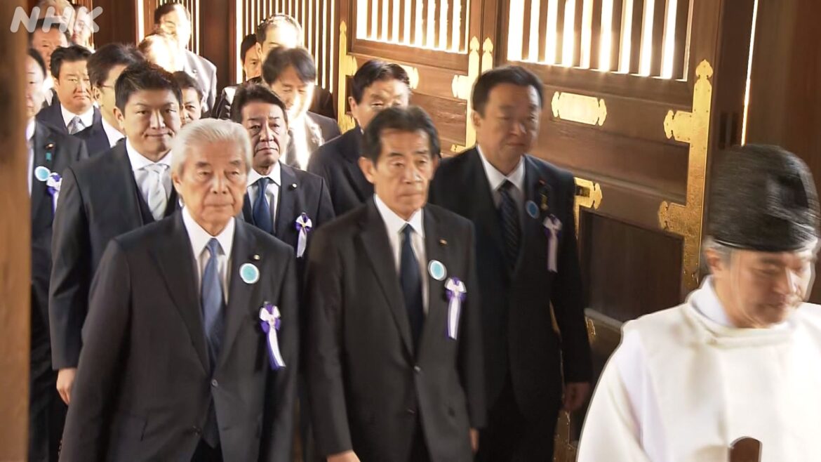 Japan lawmakers visit Yasukuni Shrine for autumn festival Japan lawmakers visit Yasukuni Shrine for autumn festival